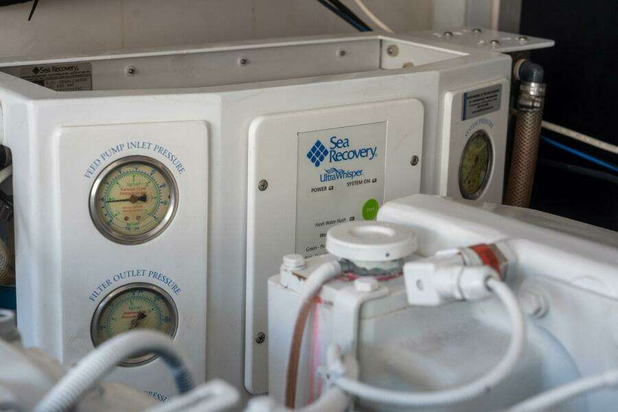 2005 Cabo 40 Express