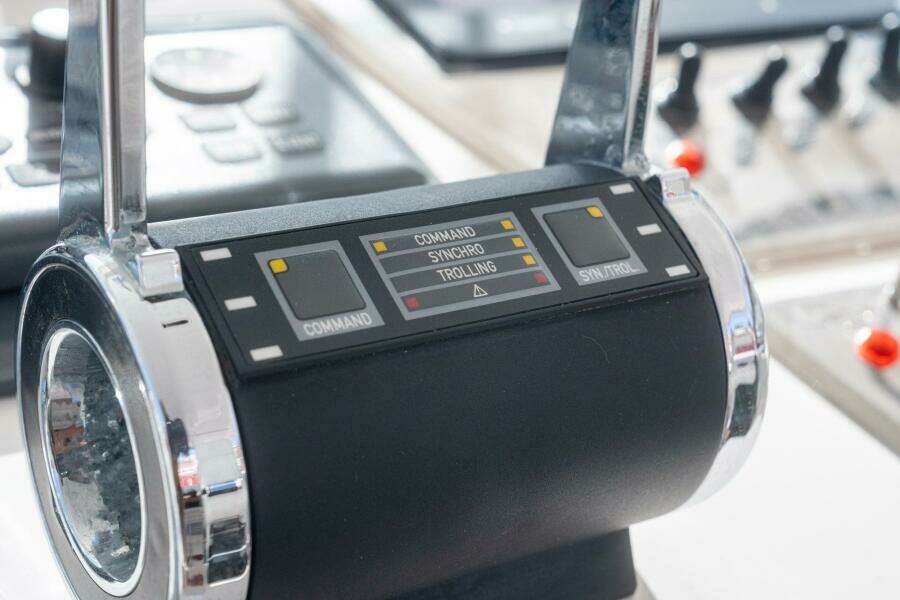 2005 Cabo 40 Express