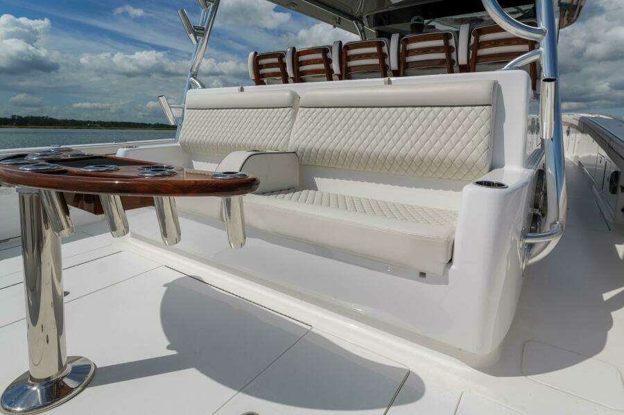 Valhalla 55 - Lucky 24 IV - Cockpit Seating