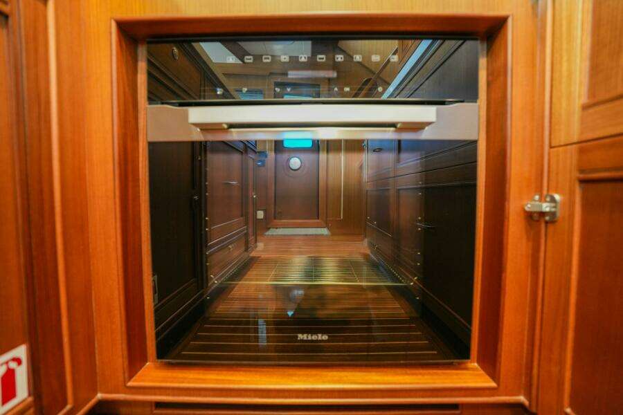 025 Galley Oven