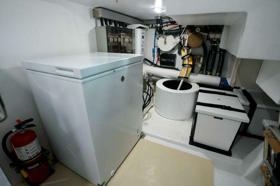 069 Starboard Lazarette