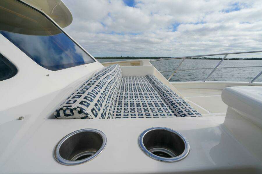 013 Bow Settee And Cup Holders