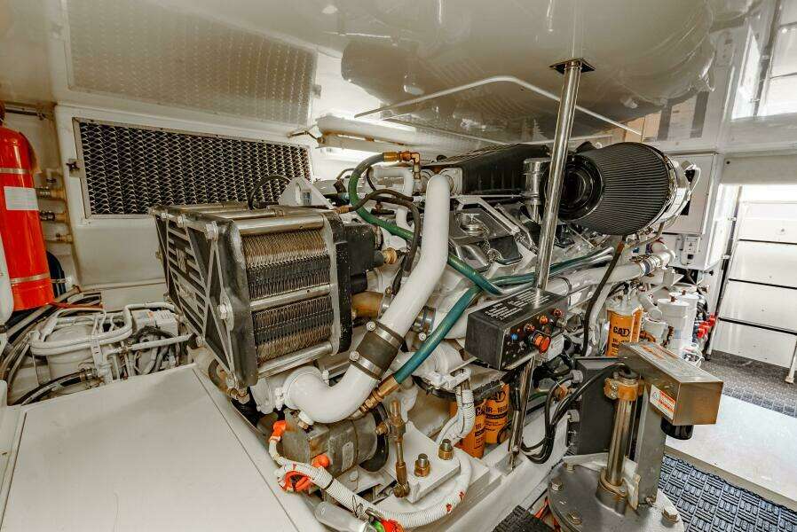 2004 Hatteras 54 Convertible 