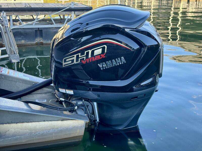 2023 Veranda Vertex VTX 22R TritoonFL