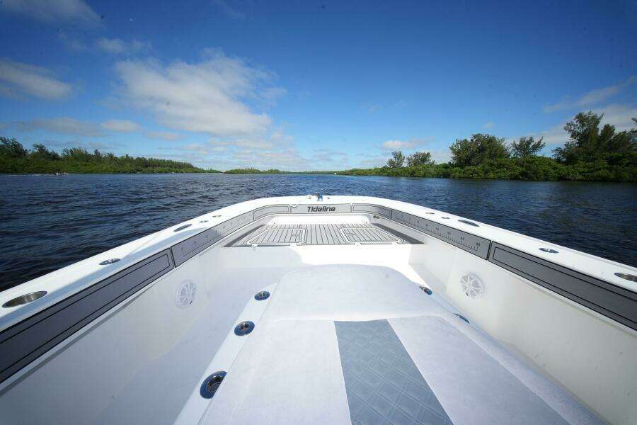 2020 TideLine Boats 365 OFFSHORE