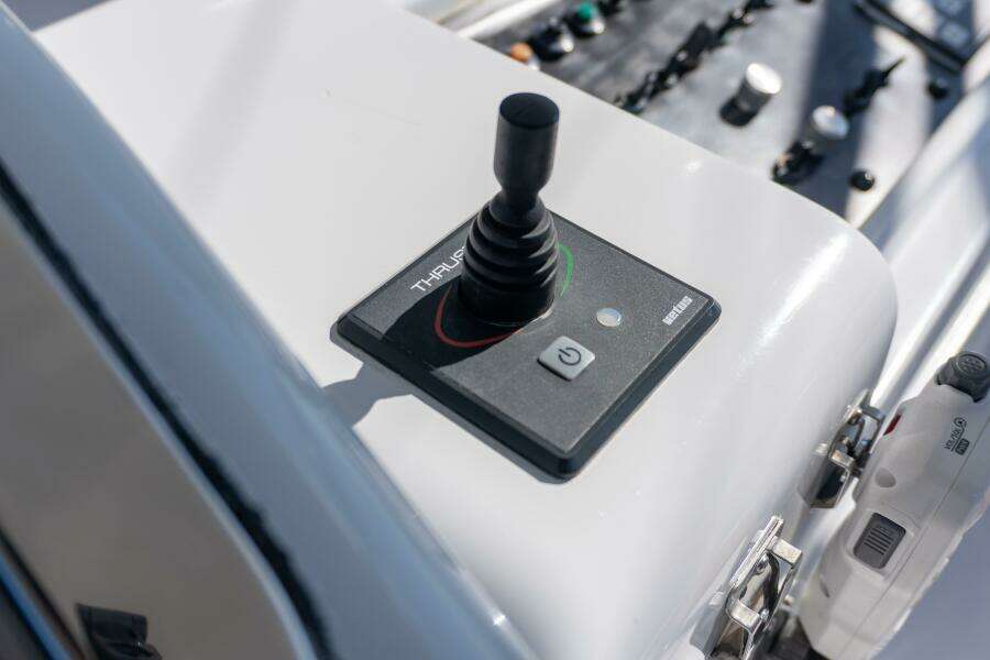 2001 Hatteras 60 Convertible - Sinyorita Salada