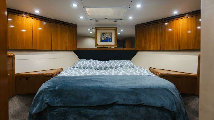 2001 Hatteras 60 Convertible - Sinyorita Salada