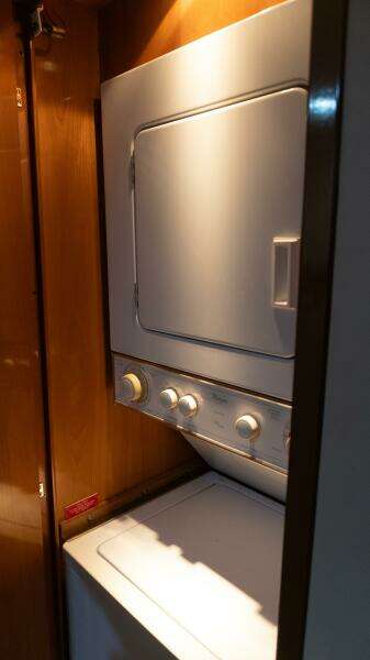 2001 Hatteras 60 Convertible - Sinyorita Salada