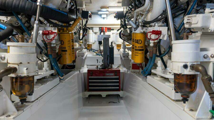 2001 Hatteras 60 Convertible - Sinyorita Salada