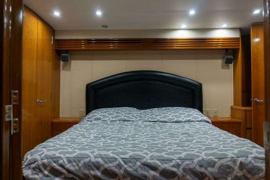 2001 Hatteras 60 Convertible - Sinyorita Salada