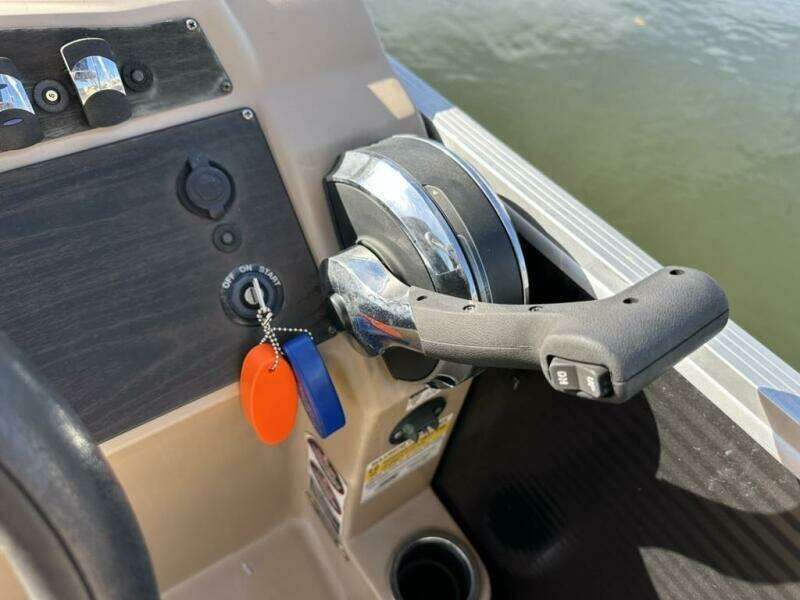 2017 Harris 220 Cruiser Tritoon