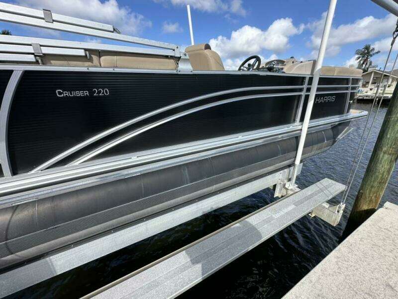 2017 Harris 220 Cruiser Tritoon