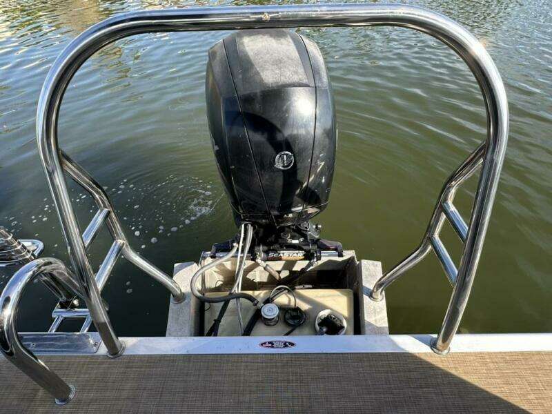 2017 Harris 220 Cruiser Tritoon