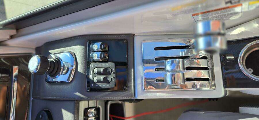 2016 Formula 330 Crossover Bowrider