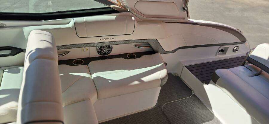 2016 Formula 330 Crossover Bowrider