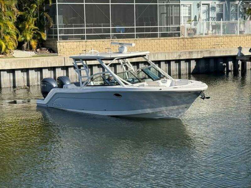 2021 Robalo R317