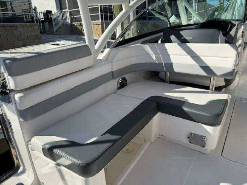 2021 Robalo R317