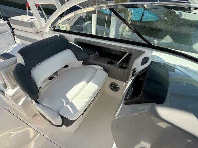 2021 Robalo R317