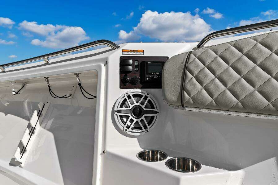 2024 Pursuit S 358 Sport - Speakers