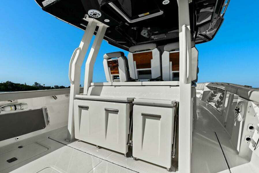 2024 Pursuit S 358 Sport - Foldable Seating