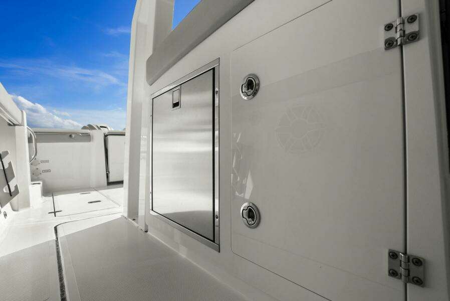 2024 Pursuit S 358 Sport - Fridge