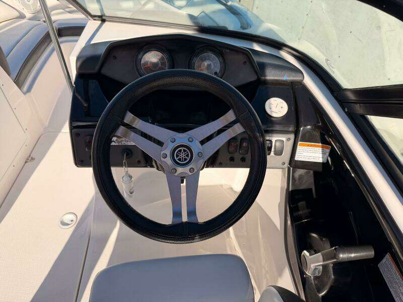 2017 Yamaha Boats AR195