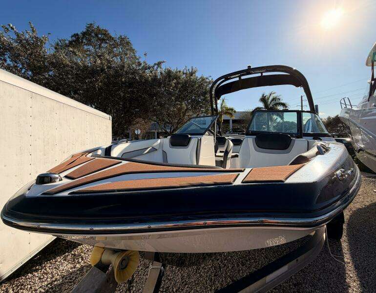2017 Yamaha Boats AR195