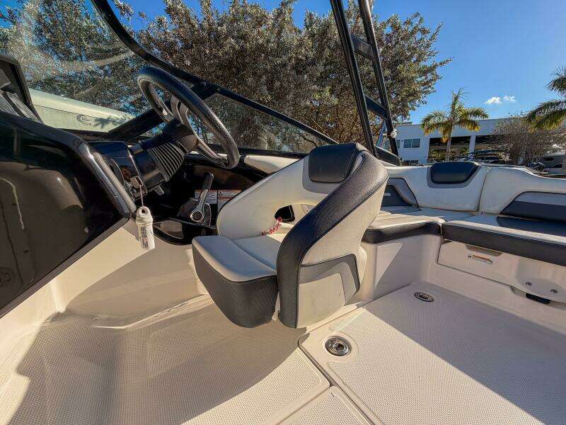 2017 Yamaha Boats AR195