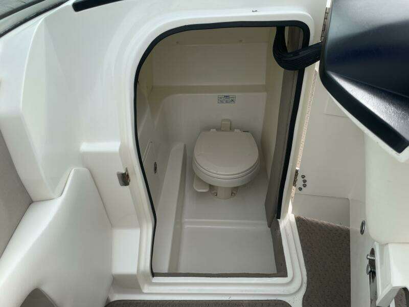 2008 Sea Ray 270 SLX