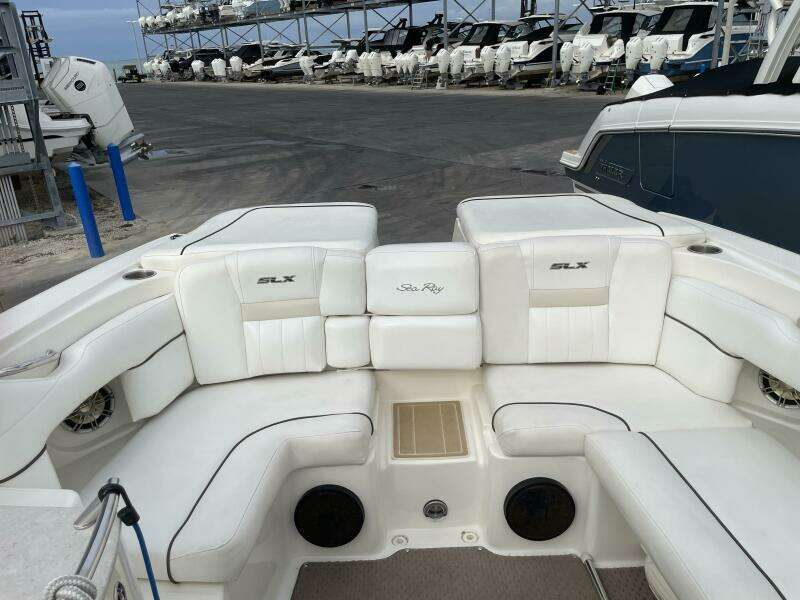 2008 Sea Ray 270 SLX