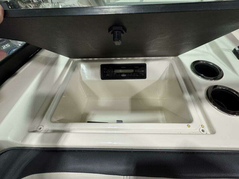 2016 Sea Ray 210SPX-OB