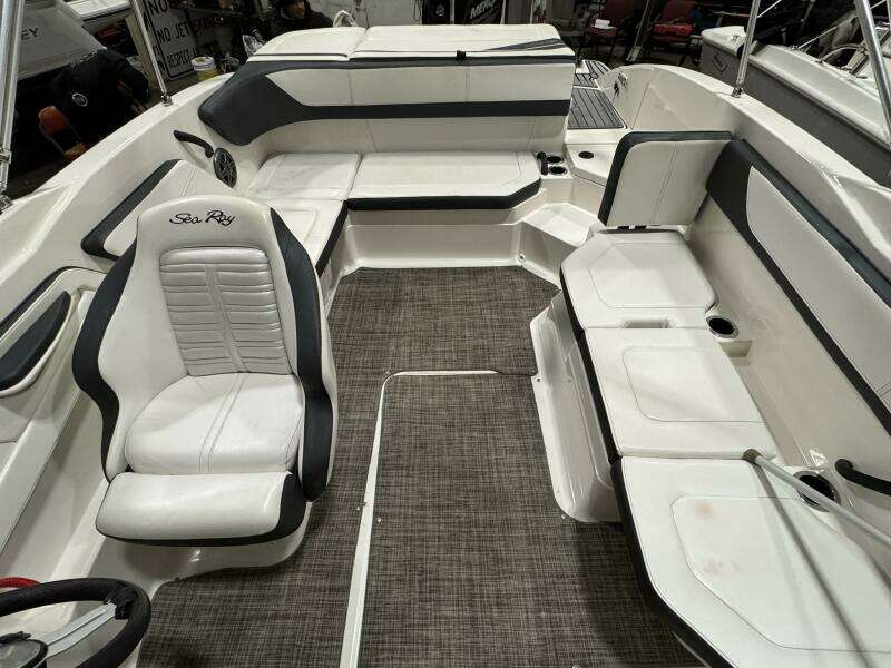 2016 Sea Ray 210SPX-OB