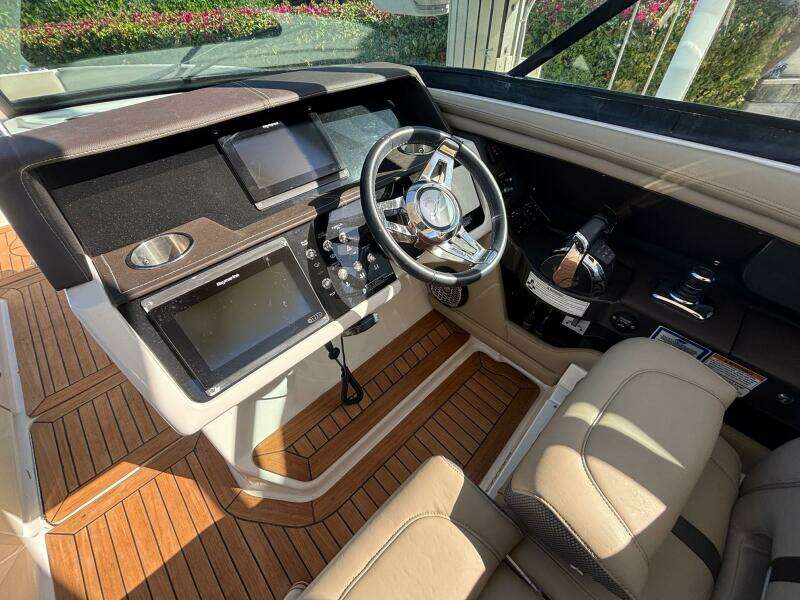 2016 Sea Ray 350 SLX