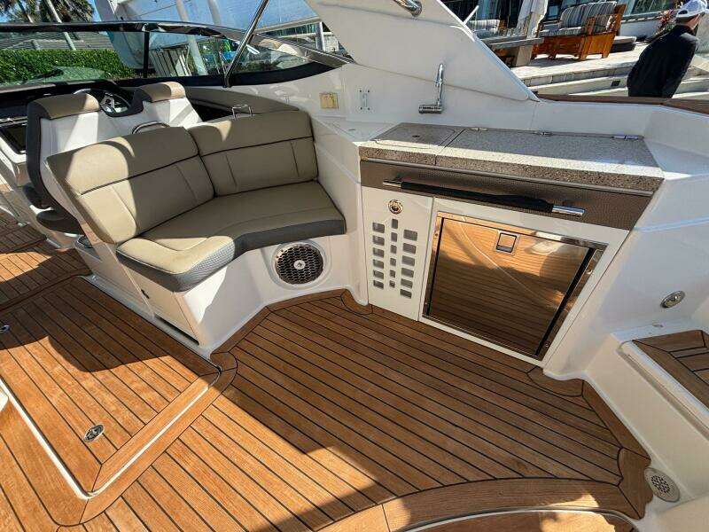 2016 Sea Ray 350 SLX