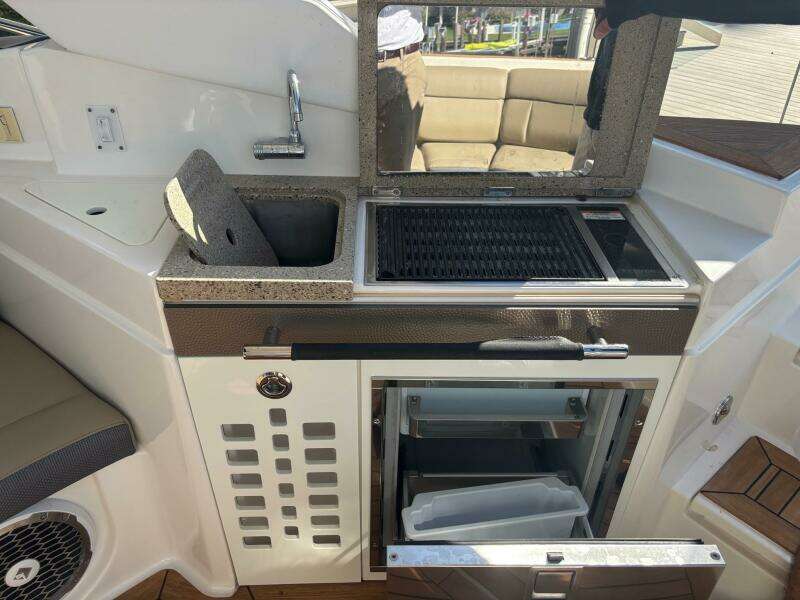 2016 Sea Ray 350 SLX