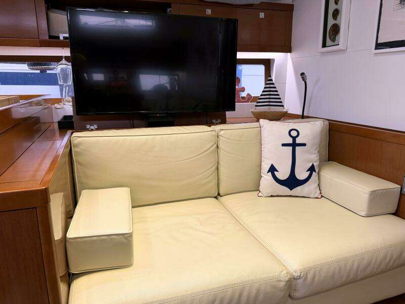 2014 Beneteau Oceanis 55