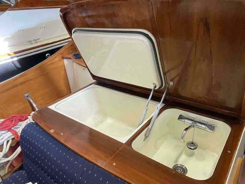Sink & Bar Fridge