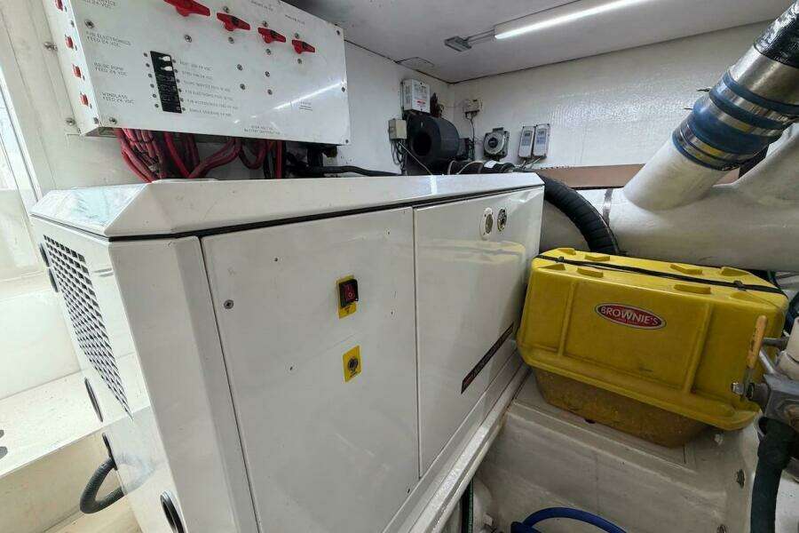 1999 Viking 58 Convertible