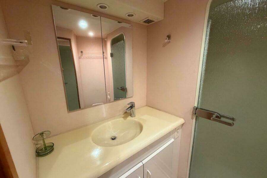 1999 Viking 58 Convertible