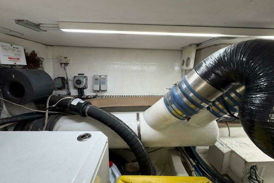 1999 Viking 58 Convertible