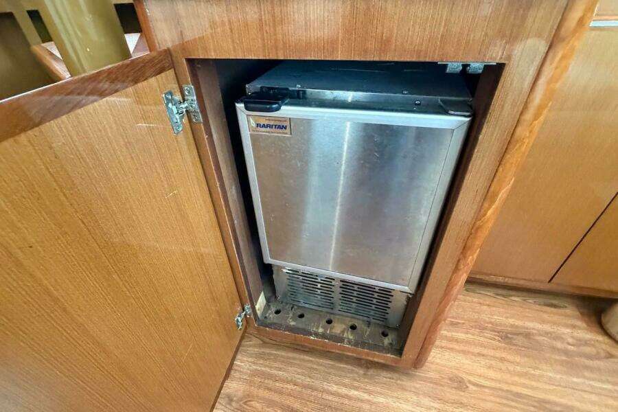 1999 Viking 58 Convertible