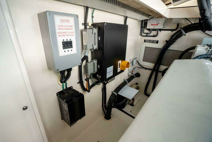 2007 Cabo 40 Express