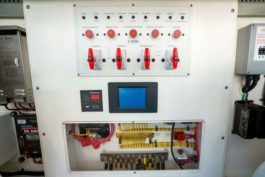 2007 Cabo 40 Express