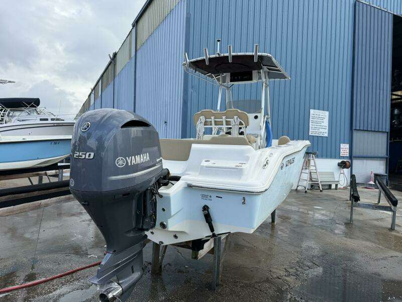 2019 Key West 239 CC Fwd Seating