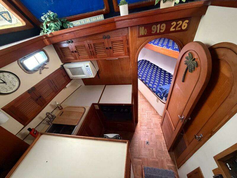 1984 Golden Star Trawler