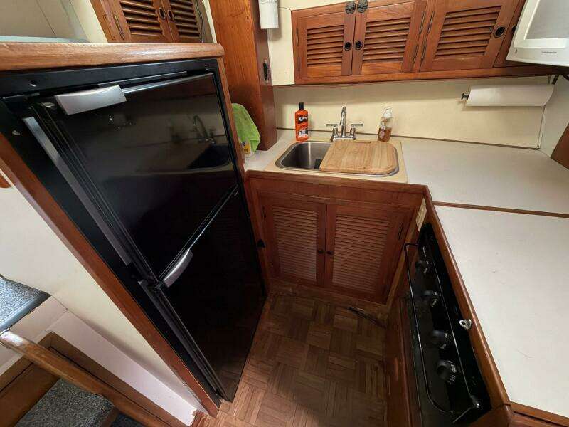 1984 Golden Star Trawler