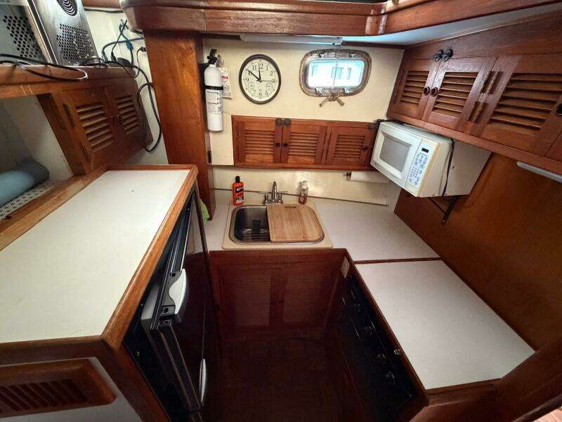 1984 Golden Star Trawler