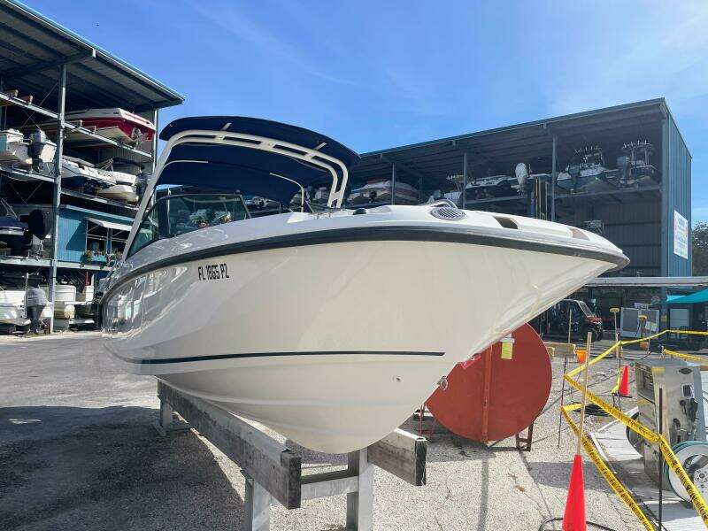 2015 Boston Whaler 230 Vantage