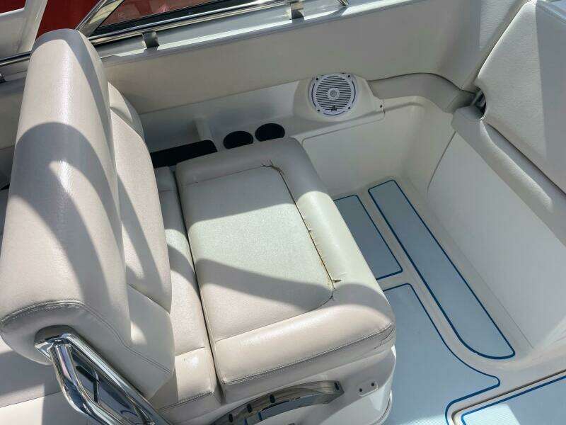 2015 Boston Whaler 230 Vantage