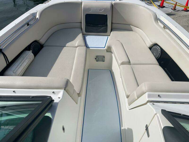 2015 Boston Whaler 230 Vantage